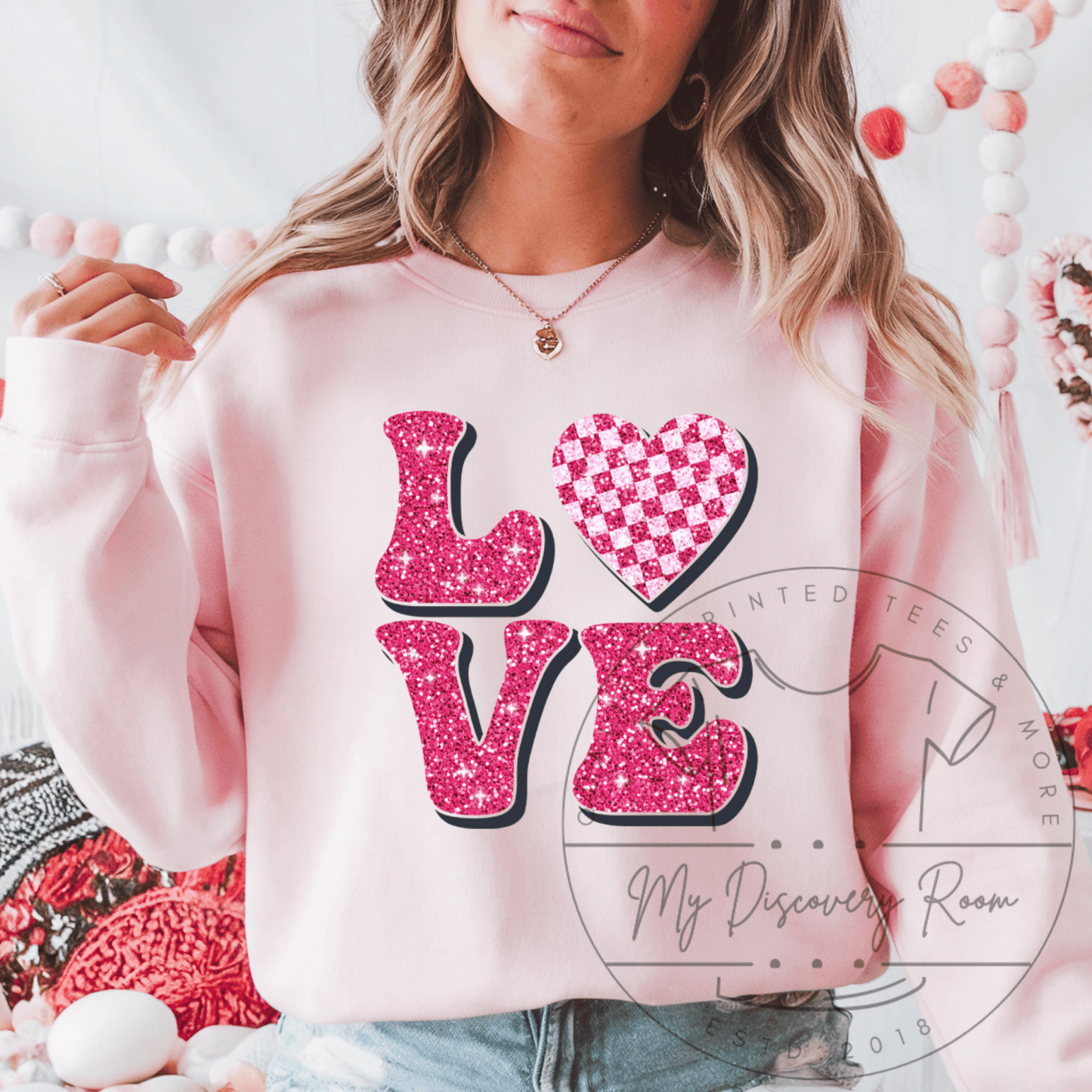 L<3VE W/ Checkered Heart Graphic Tee - MyDiscoveryRoom