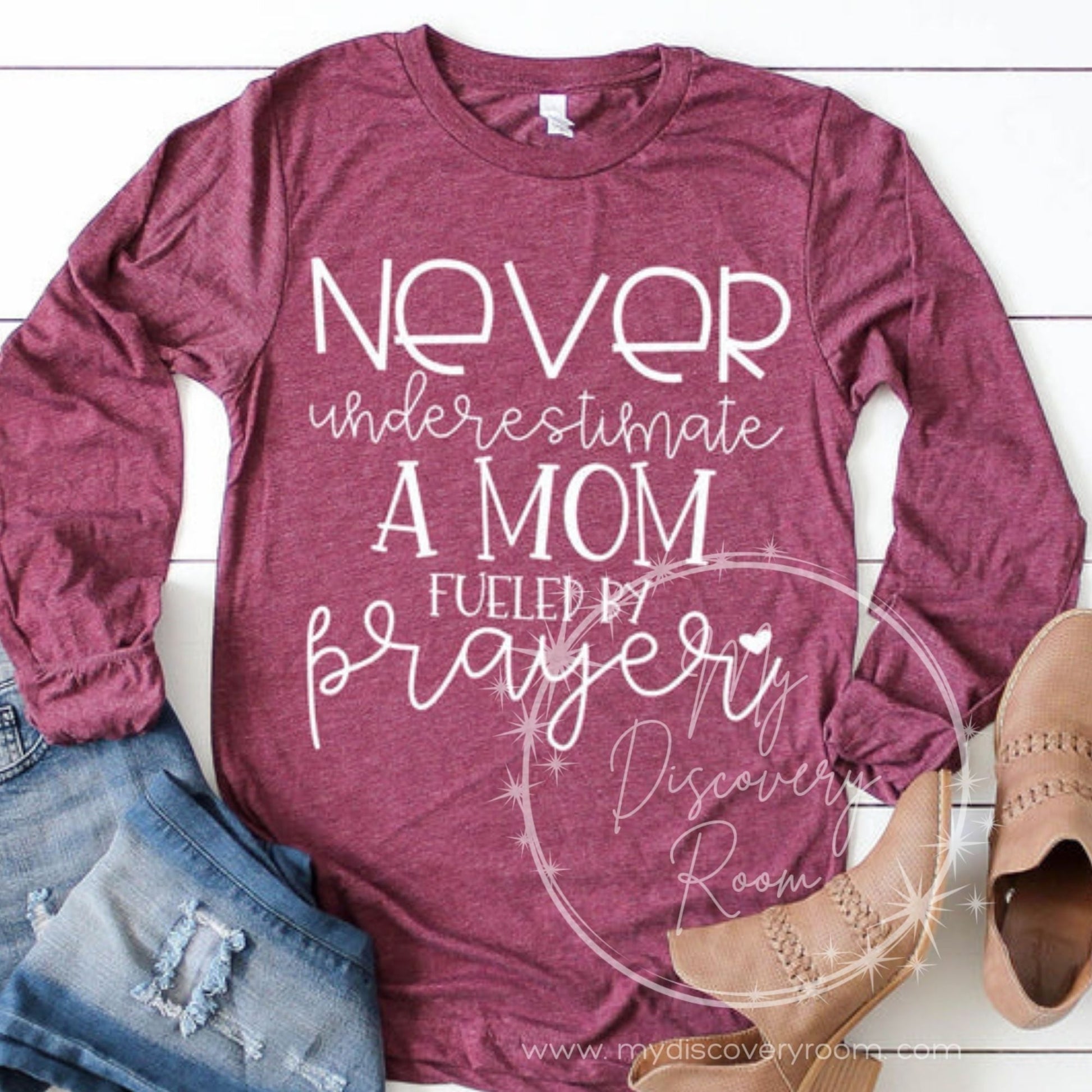 Never Underestimate A Mom Fueled By Prayer Graphic Tee - MyDiscoveryRoom