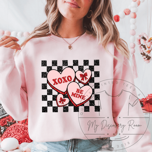 XOXO Be Mine Hearts On Checkered Background Graphic Tee - MyDiscoveryRoom