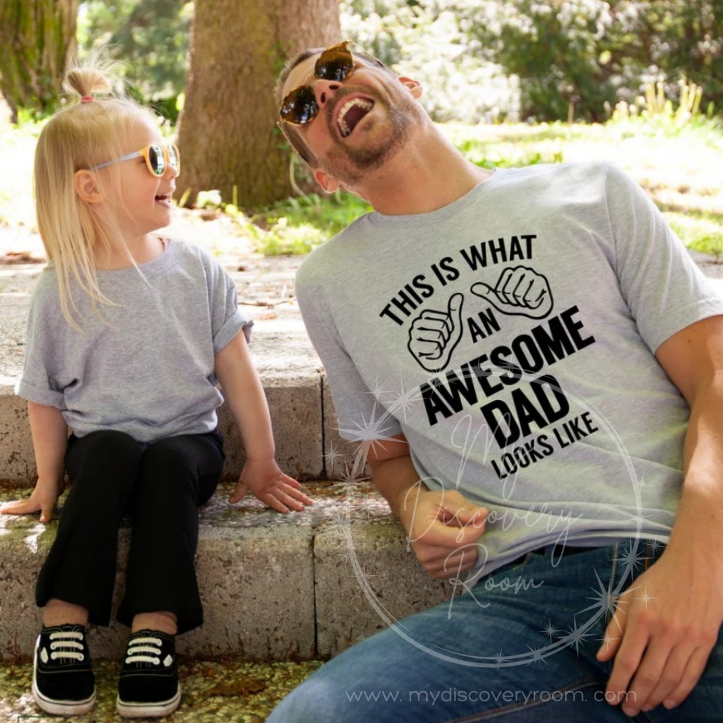 This Is What An Awesome Dad Looks Like Graphic Tee - MyDiscoveryRoom